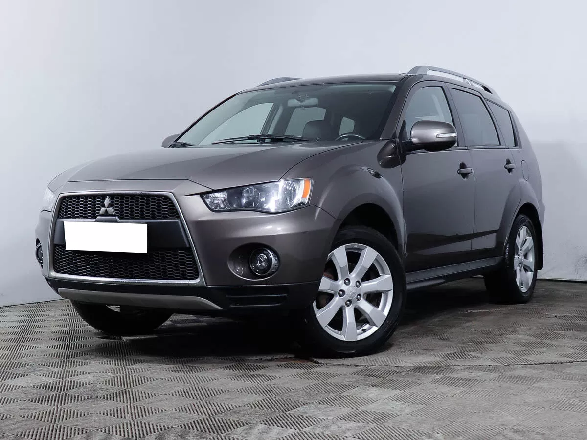 Аутлендер 2010 2.0. Mitsubishi Outlander 2010. Митсубиси коричневая машина. Мицубиси Аутлендер 1 Рестайлинг. Митсубиси Аутлендер 2010г двигатель 2л.